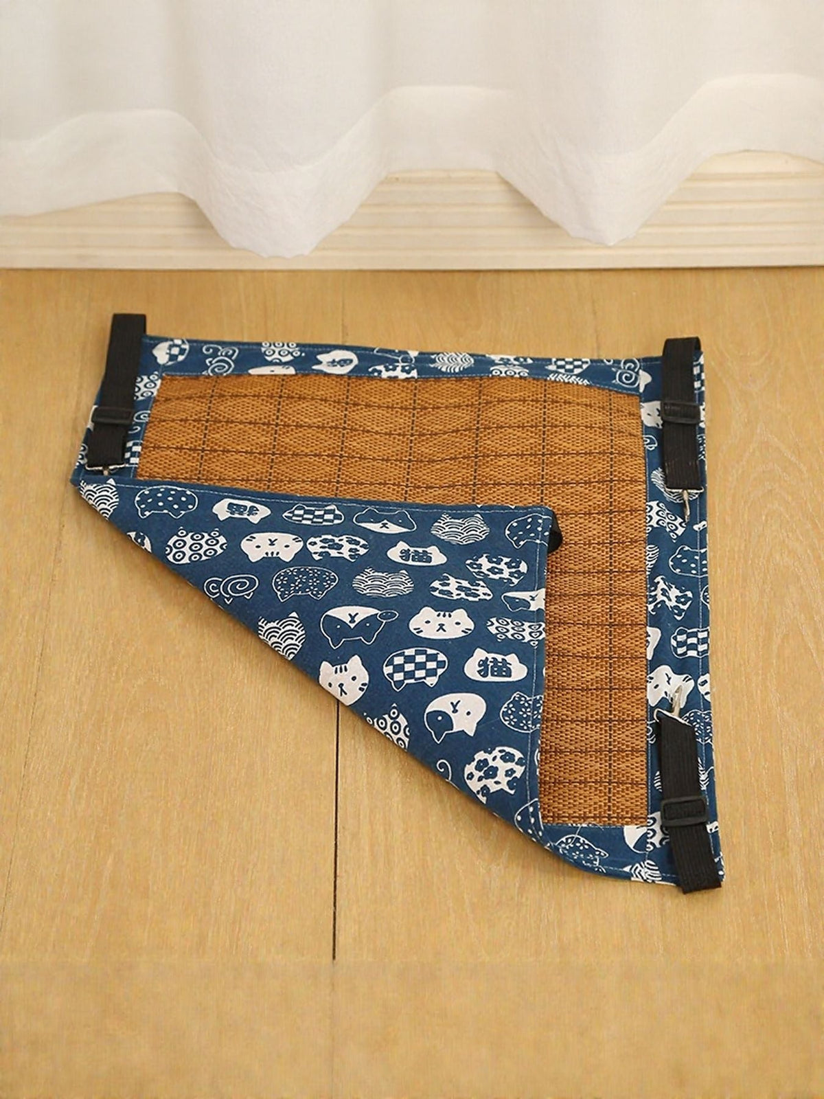 Comfortable Hanging Pet Hammock with Adjustable Straps